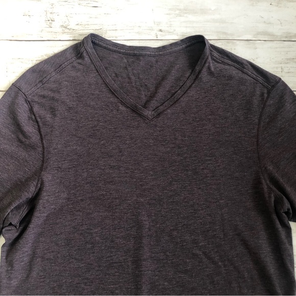 Lululemon Men V-Neck Short Sleeve T-Shirt Sz M - Picture 4 of 9